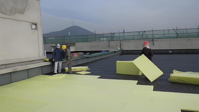 自粘防水卷材根据其原材料和工艺不同，可分为以下几种类型：